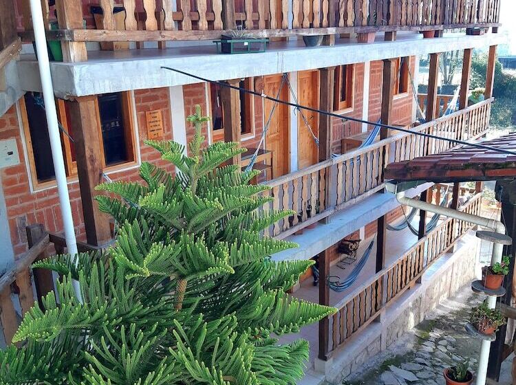 هاستل Hostal Cloud Forest