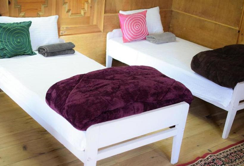 호스텔 Thira Chanshal