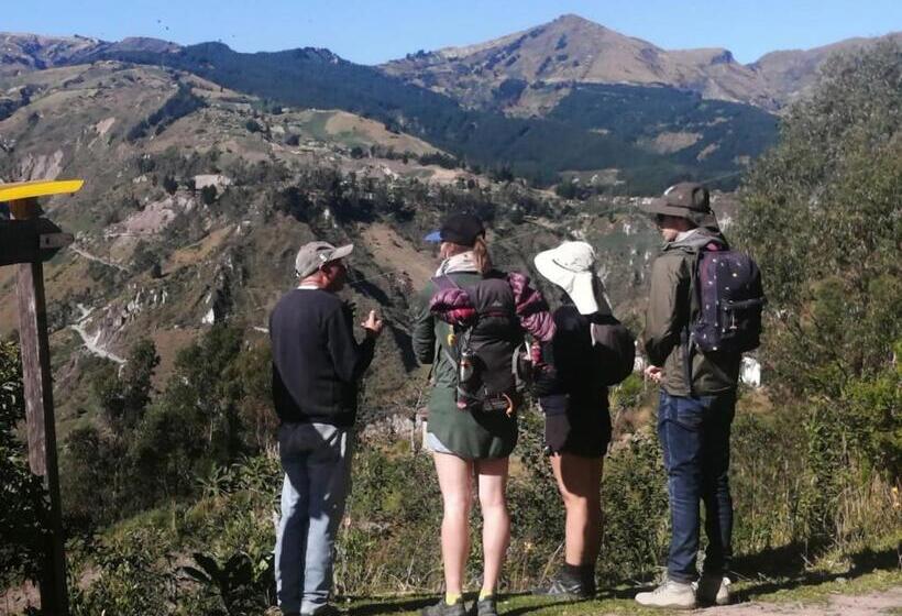 تختخواب و صبحانه Hostal El Vaquero