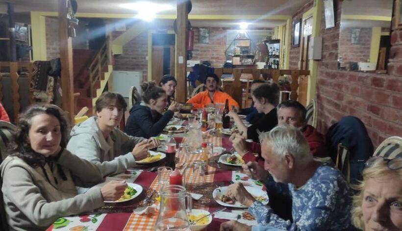 تختخواب و صبحانه Hostal El Vaquero