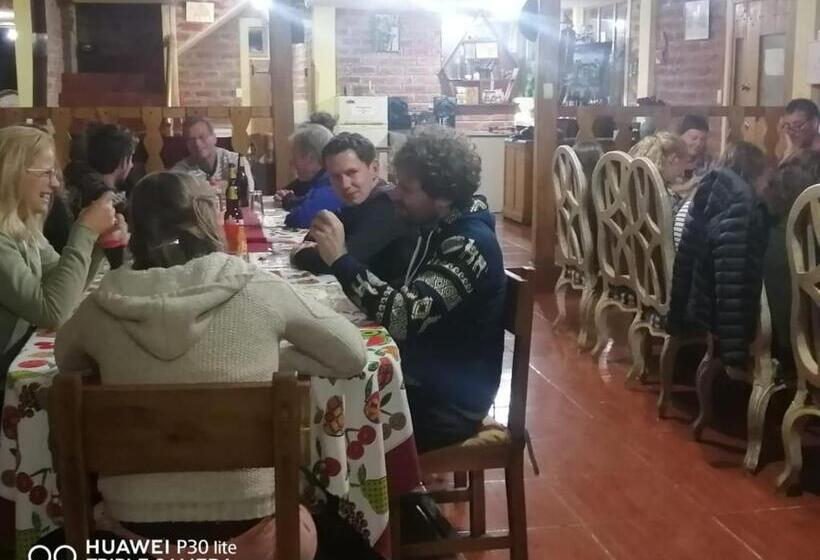 تختخواب و صبحانه Hostal El Vaquero