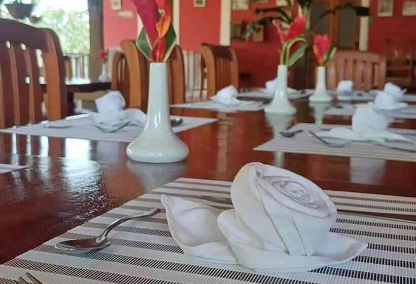 Отель Hacienda El Rodeo