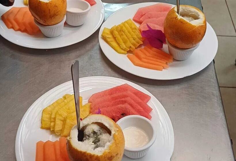 Отель Hacienda El Rodeo