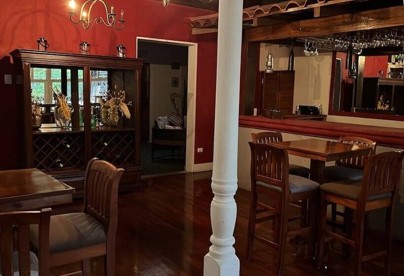 Отель Hacienda El Rodeo