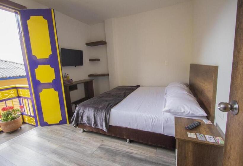 Отель Junior Plaza