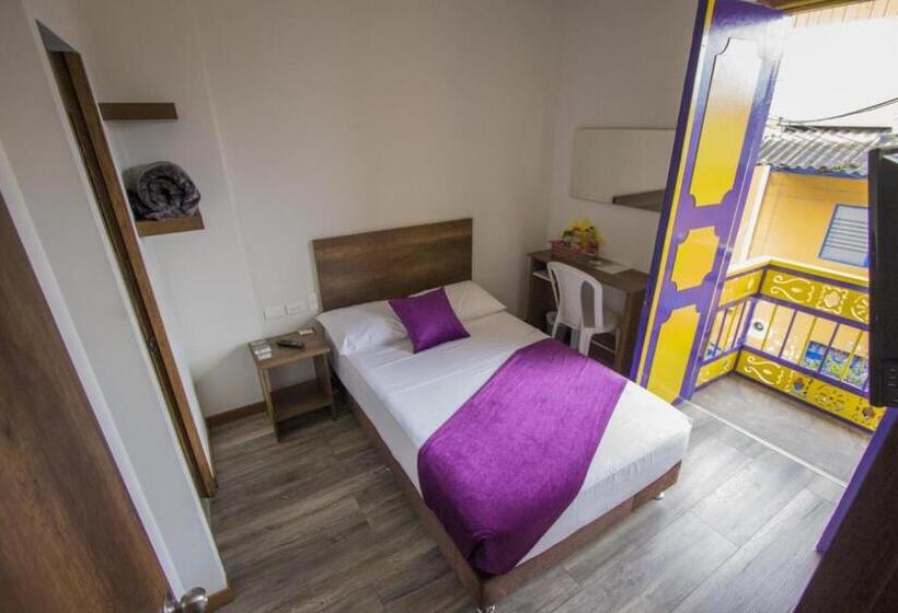 בית מלון כפרי Junior Plaza