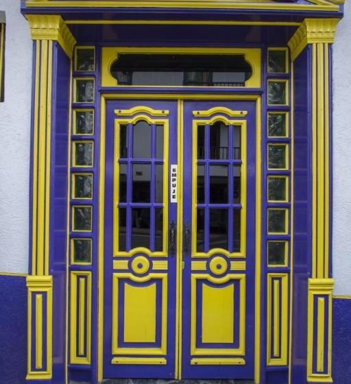 Отель Junior Plaza