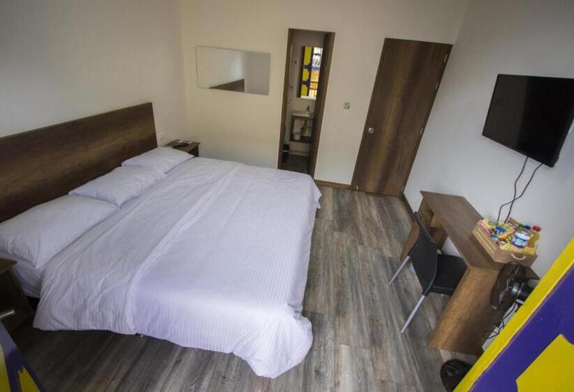 בית מלון כפרי Junior Plaza