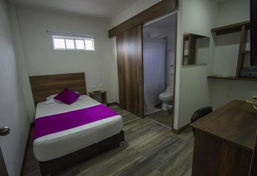 בית מלון כפרי Junior Plaza