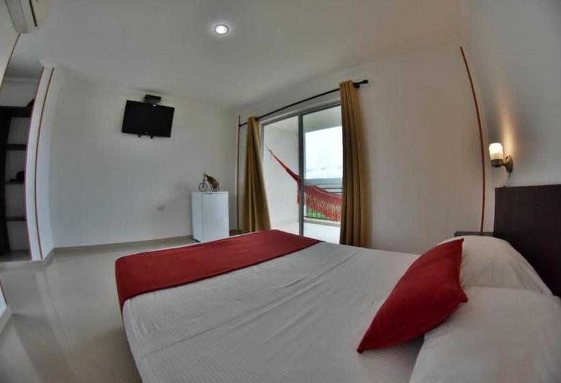 בית מלון כפרי Montserrat Plaza