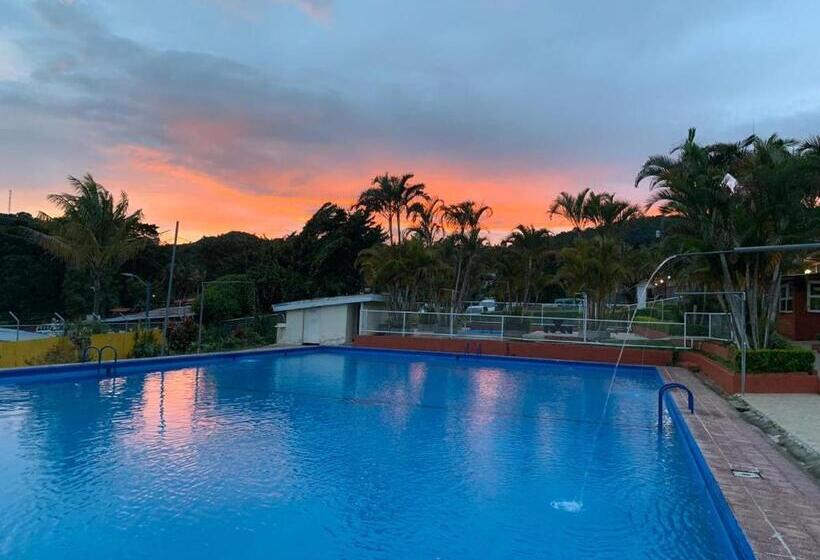 فندق Palenque Tarrazu