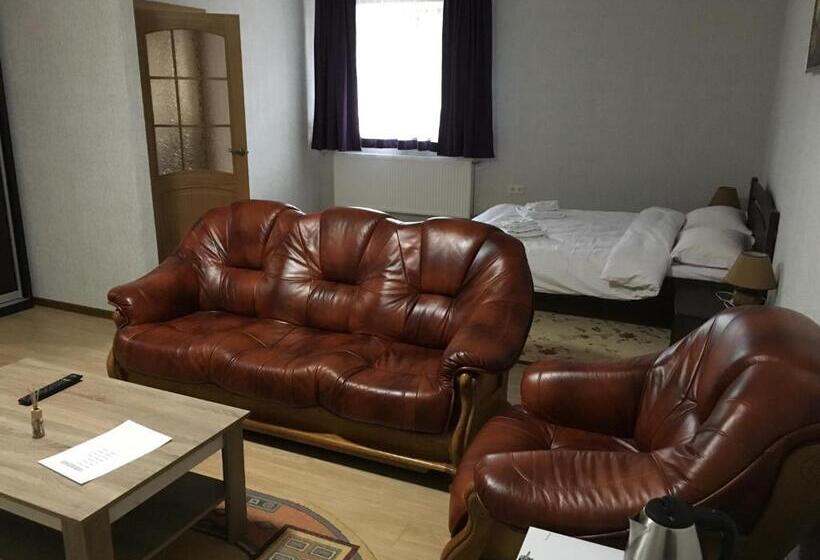 Pension (Hôtel basse catégorie) гостевой дом юран