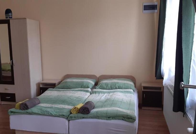 פנסיון Bajusz Vendégház