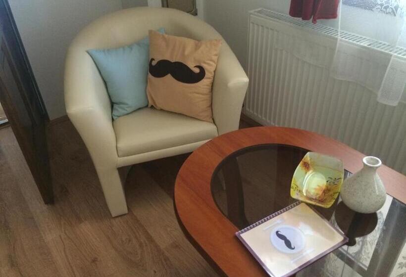 פנסיון Bajusz Vendégház