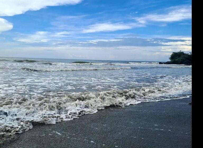 펜션 Galerazambahostal