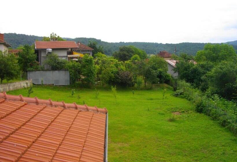 פנסיון Guest House Villa Bozhenitsa