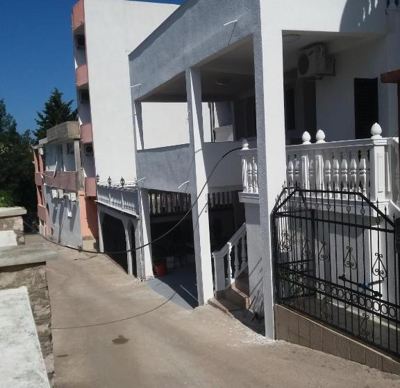 پانسیون Guesthouse Ada