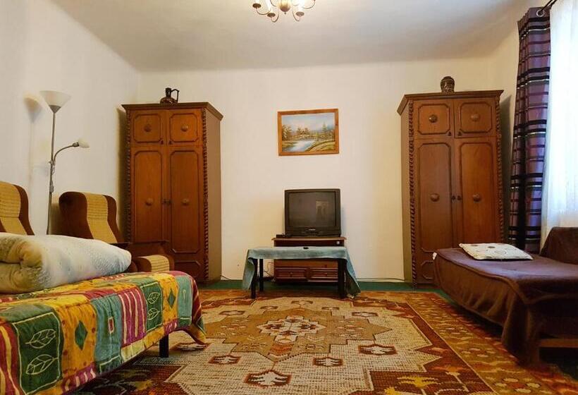 بنسيون Kúti Vendégház