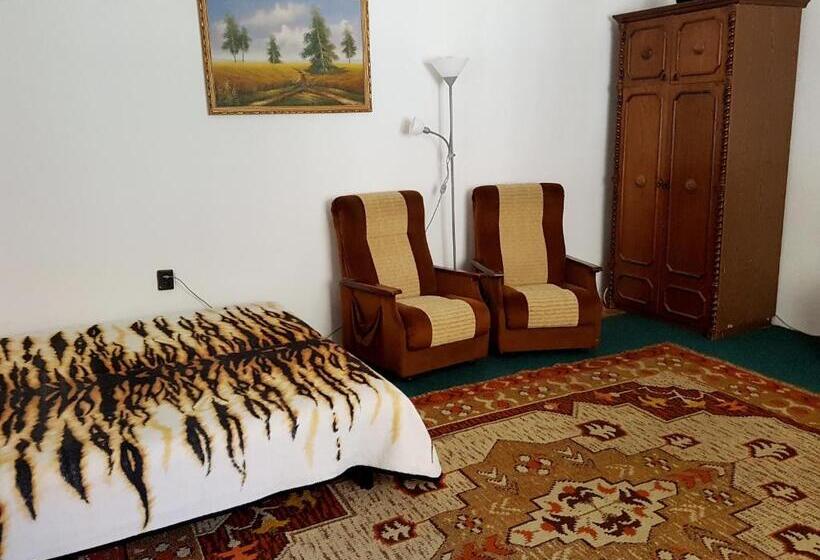 بنسيون Kúti Vendégház