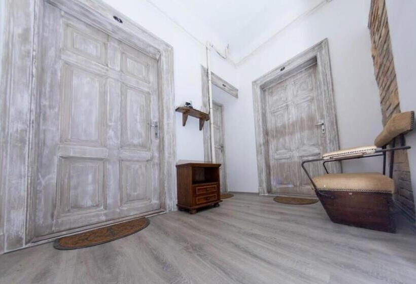 膳宿费 Locomotiv Vendégház