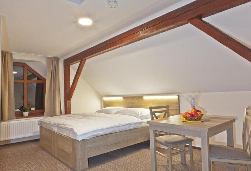 膳宿费 Penzion šléglov