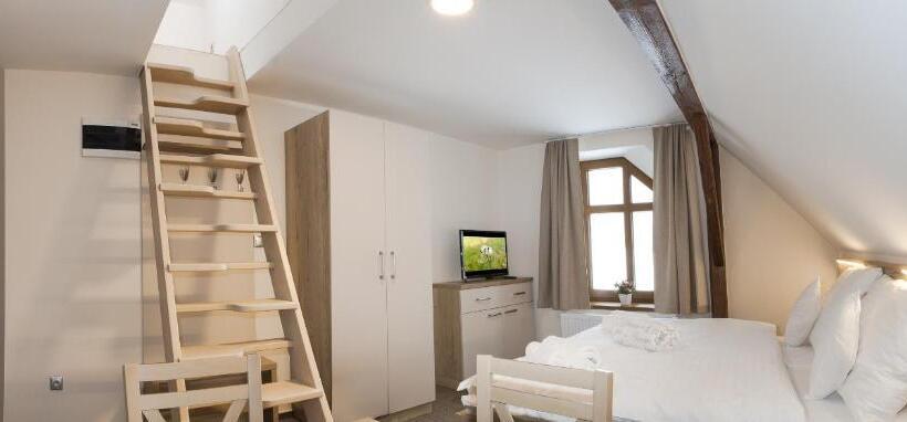 膳宿费 Penzion šléglov