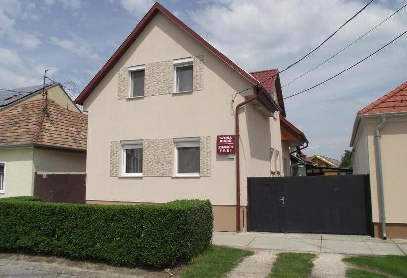 펜션 Radek Vendégház és Apartman