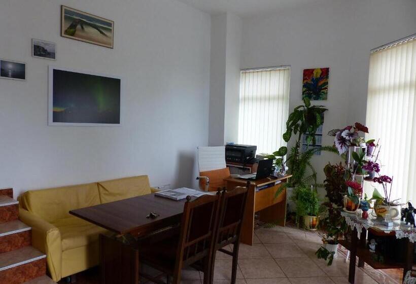 膳宿费 Sunhouse Rooms