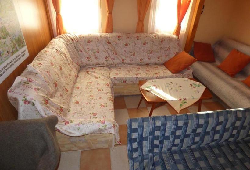 ペンション Vã¡rvã¶lgy Szã¡llã¡shely