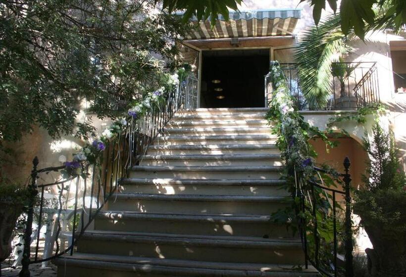 Общежитие Auberge De Pachoquin