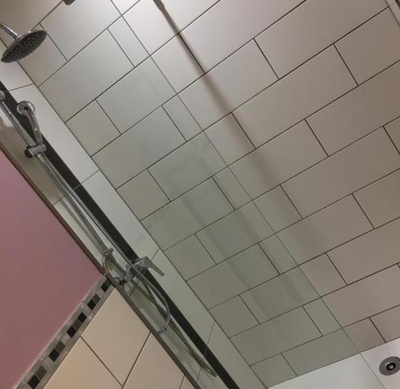 ユースホステル L'auberge Du Lac