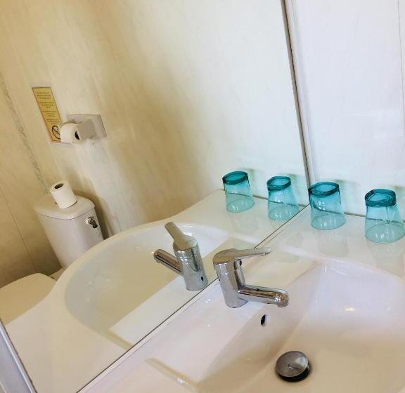 ユースホステル L'auberge Du Lac