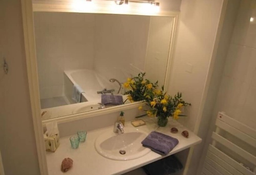 ベッドアンドブレックファースト Chambres D'hôtes Le Château De La Plante