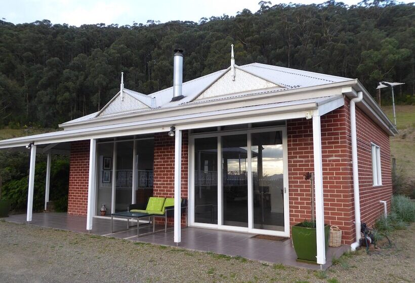 צימר Deloraine Homestead