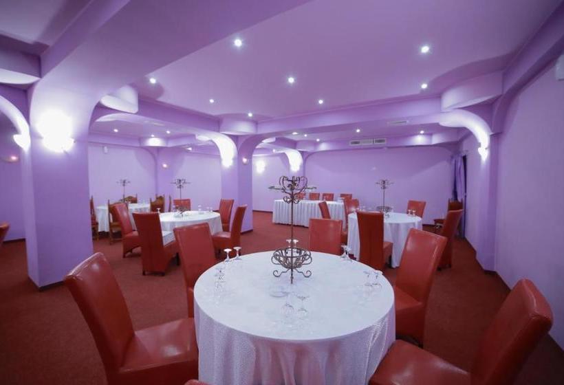 Отель Ambasador