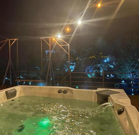 Отель Chorna Skelya Resort & Wellness