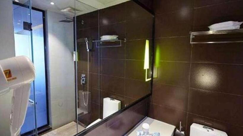 Iu Hotel Lvliang Xiaoyi Zhenxing Street Branch