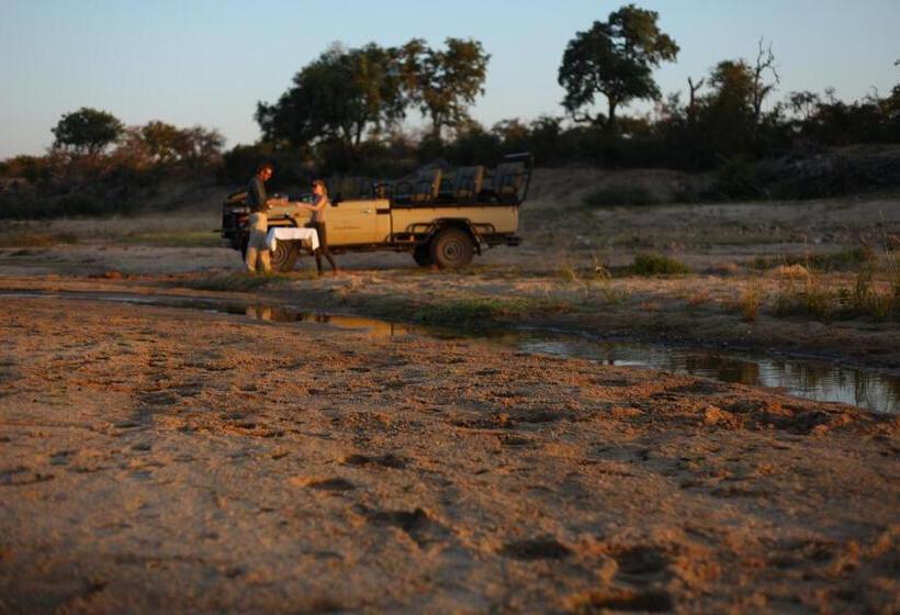 호텔 Ivory Wilderness River Rock Lodge