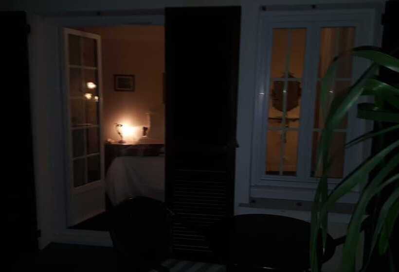 Отель Logis   Hôtel & Restaurant Le Gonfalon