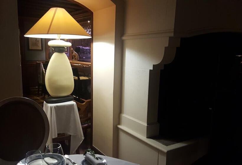 Отель Logis   Hôtel & Restaurant Le Gonfalon