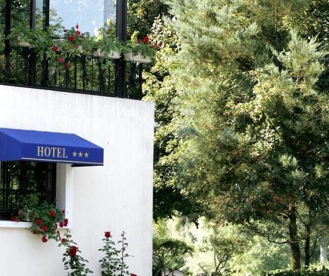 Отель Logis   Hôtel & Restaurant Le Gonfalon