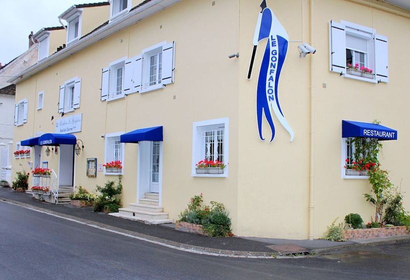 Отель Logis   Hôtel & Restaurant Le Gonfalon