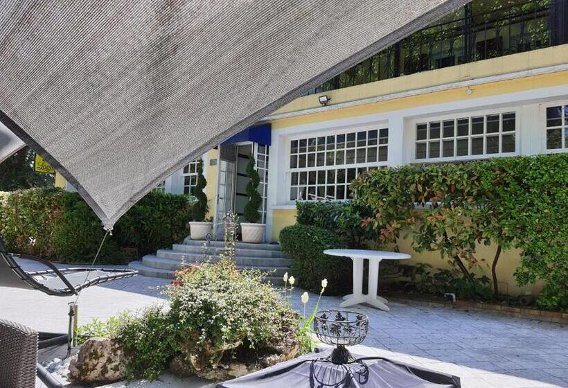 Отель Logis   Hôtel & Restaurant Le Gonfalon