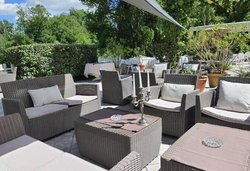 Отель Logis   Hôtel & Restaurant Le Gonfalon