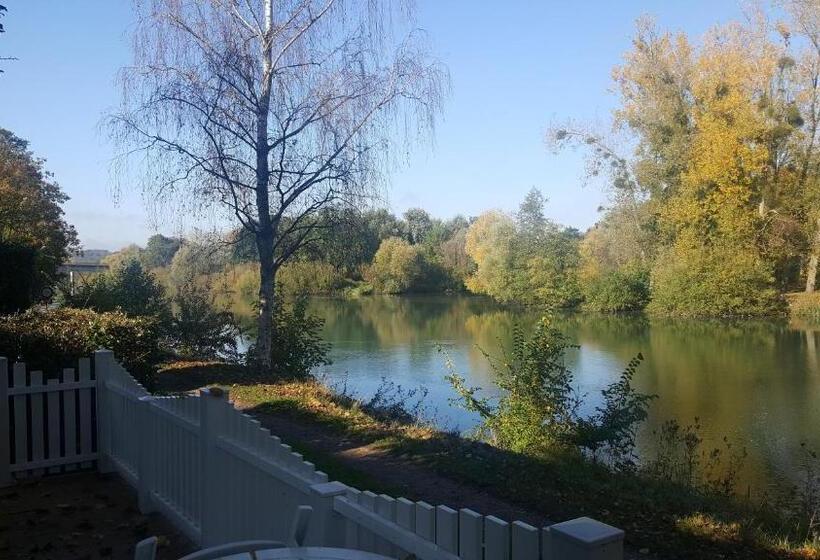 Отель Logis   Hôtel & Restaurant Le Gonfalon