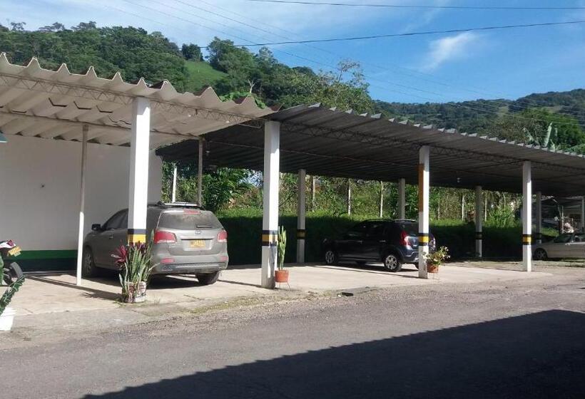 Отель Servituristicos La Esmeralda