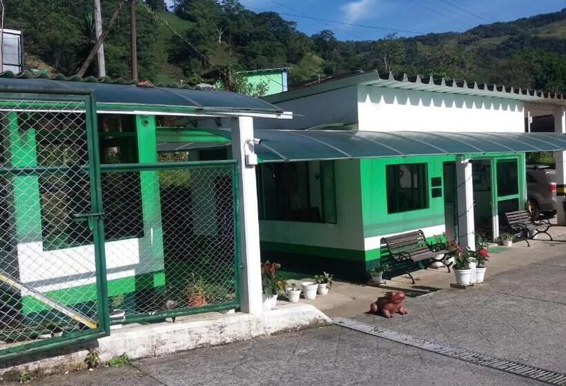 Отель Servituristicos La Esmeralda