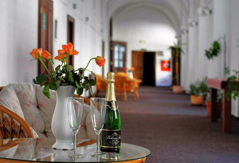 酒店 Zamek Cerveny Hradek