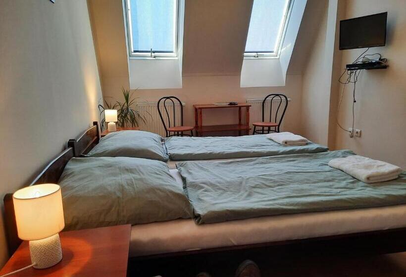 Megálló Wellness Panzió