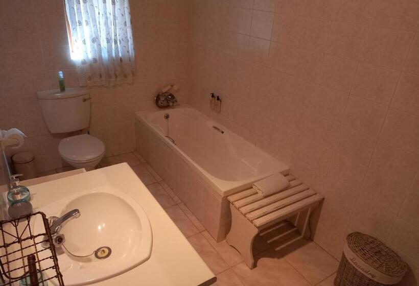 פנסיון Avondrust Guest House